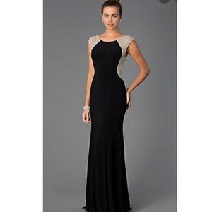 FORMAL WOMEN DRESS SIZE (8P).